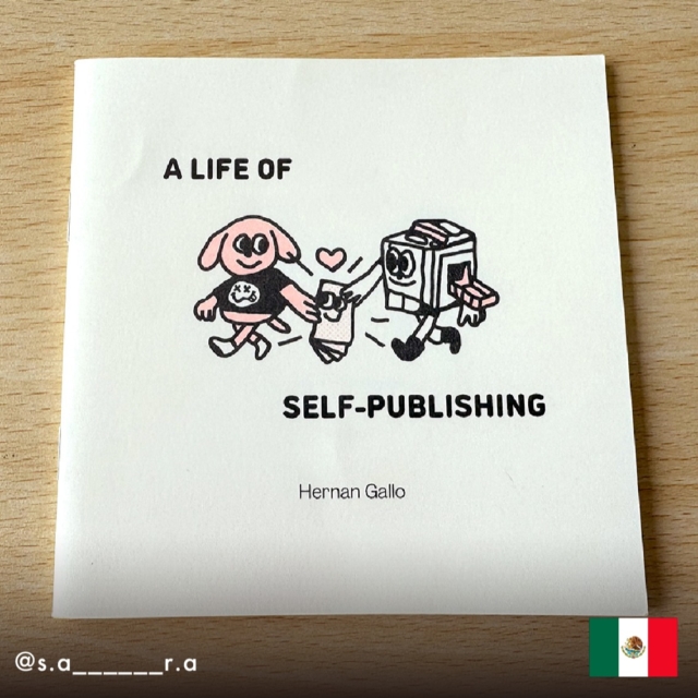 No.025
『自費出版の日々』

自費出版の世界についての、短くて楽しい考察を描いたZINE。キャラクターや配色がポップで可愛く、表情が豊かな点も親しみやすさを感じる。

2x2色刷り（黒＋蛍光オレンジ） / オパリナ紙 クリーム色 220g / 本文用紙 ボンド紙 クリーム色 90g / サイズ:14×14cm

ーーーーーーーーーー

Artist：@s.a______r.a
Country：Mexico
リソグラフを中心とした印刷 / 自主出版社（imprenta y editorial autogestiva）。ZINE・アートブック・プリントの制作・販売、ワークショップ等を実施している。
ーーーーーーーーーー

【World XY Zine】
世界中の素晴らしいZINEをセレクトし、日本語で紹介するプロジェクトです。

#worldxyzine
#wxyzine
#design
#designer
#creators
#zine
#zinemaking
#graphicdesign
#editorialdesign
#bookdesign
#artbook
#リソグラフ印刷
#リソ印刷
#ZINE制作
#アートブック