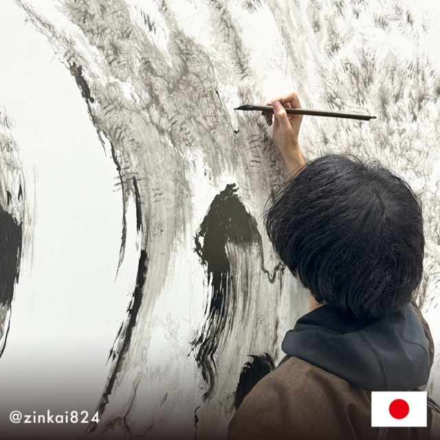 ..
No.30

『bonsai』
..
日常の身近なものを器に見立て盆栽として表現した作品。筆を自在に操り独自の世界観を表現する作者の視点が面白い。

全編水墨画 / A4正方形（210mm×210mm）／ 20P

Artist：@zinkai824
日本在住。盆栽や妖怪画など独自の世界観を水墨画で表現するアーティスト。アニメ『炎炎ノ消防隊 参ノ章』のエンディング映像や、にじさんじ所属「叢雲カゲツ」の3Dお披露目OP水墨アニメーションを制作するなど、アニメーションも制作している。
Country：Japan
ーーーーーーーーーー

【World XY Zine】
世界中の素晴らしいZINEをセレクトし、日本語で紹介するプロジェクトです。

#worldxyzine
#zine
#artbook
#designfesta
#水墨画
#盆栽
#ZINE制作
#アートブック
#妖怪
#japaneseart